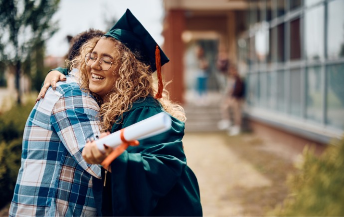 690x435
girl graduating hugging person